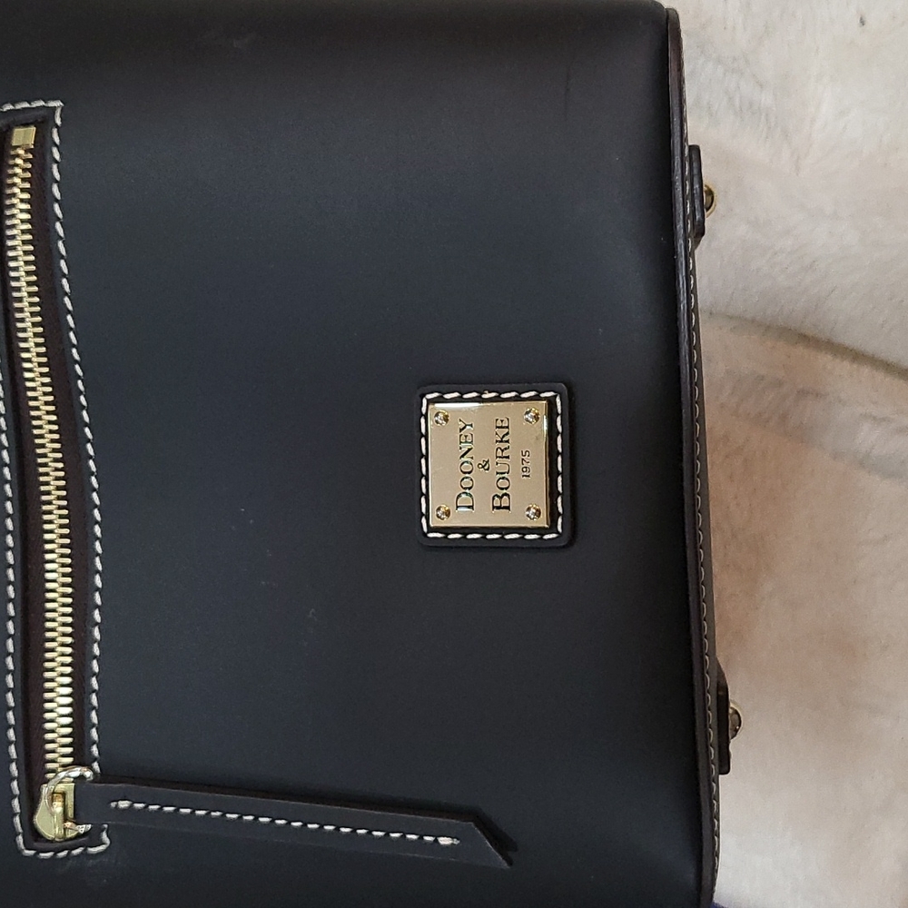 Dooney & Bourke cinch top Crossbody bag - Picture 2 of 11
